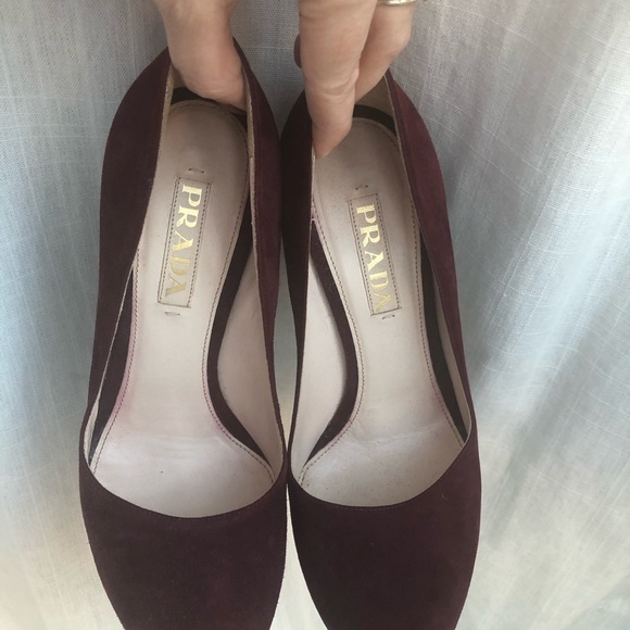 Gorgeous Prada Suede Platform Pumps - Burgundy Size 38 - 👠 - Picture 4 of 6